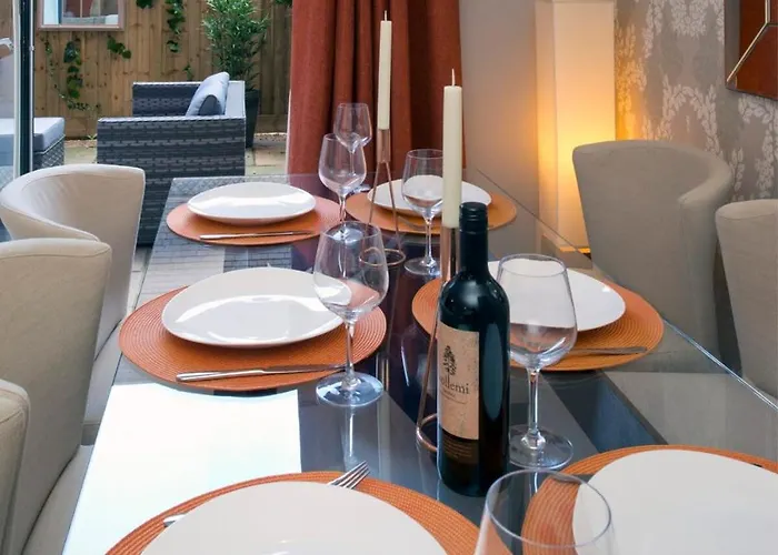 Deluxe Townhouse Next To Cabot Circus Holiday home *