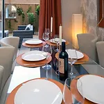 Deluxe Townhouse Next To Cabot Circus Hébergement de vacances *