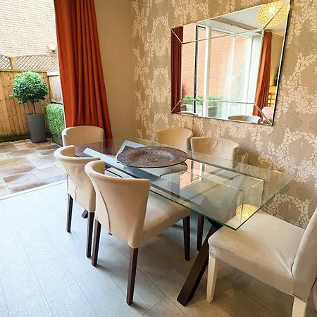 Deluxe Townhouse Next To Cabot Circus