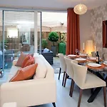 Deluxe Townhouse Next To Cabot Circus Holiday home *