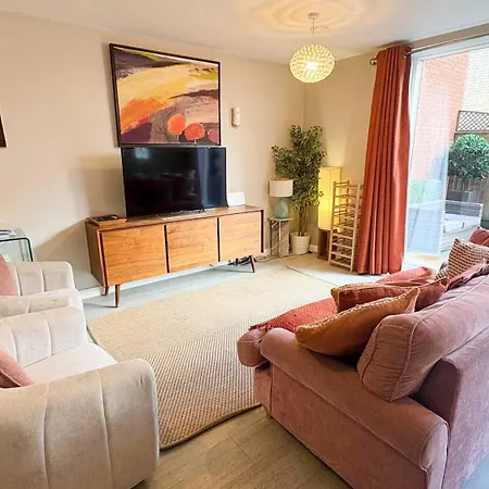 Deluxe Townhouse Next To Cabot Circus Holiday home Bristol