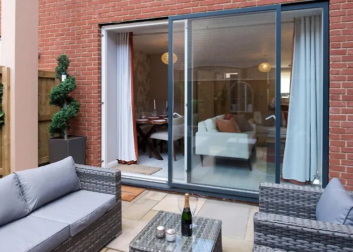 Deluxe Townhouse Next To Cabot Circus *